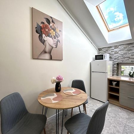 Modern Apartment, 5Mins To Rynok Square Lviv Exterior photo