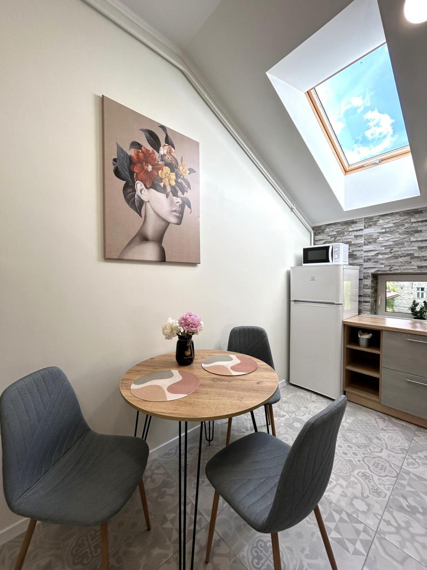 Modern Apartment, 5Mins To Rynok Square Lviv Exterior photo