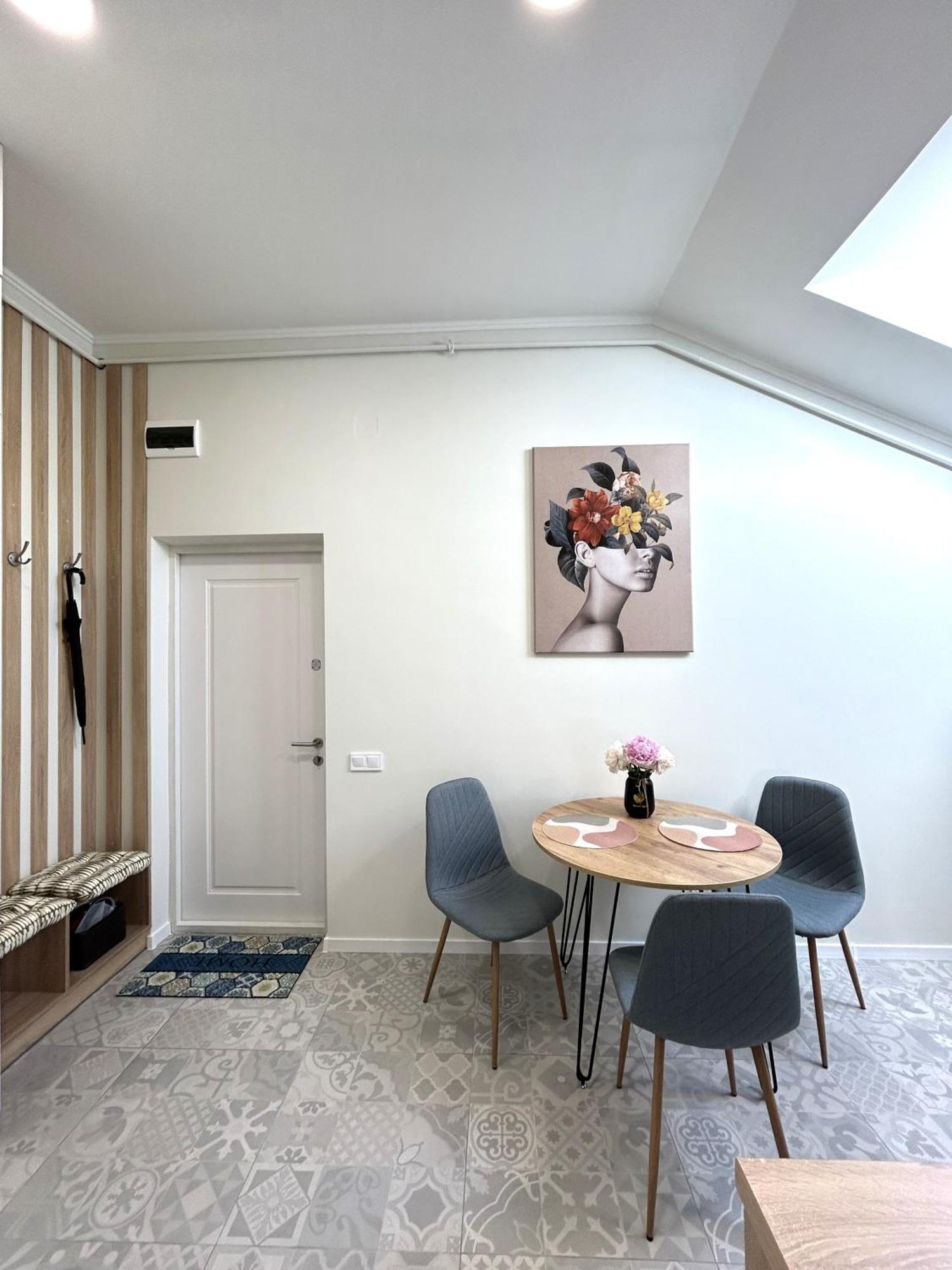 Modern Apartment, 5Mins To Rynok Square Lviv Exterior photo