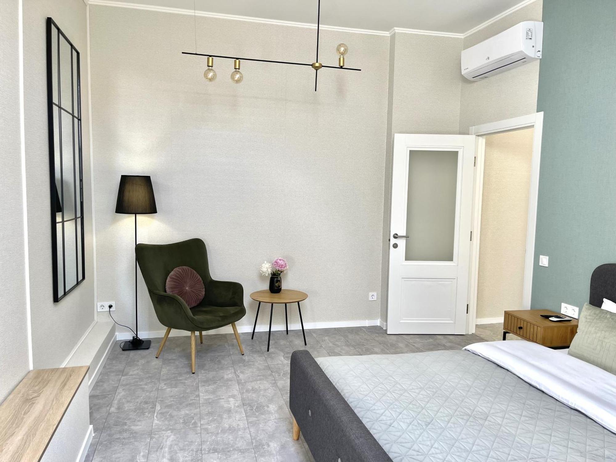 Modern Apartment, 5Mins To Rynok Square Lviv Exterior photo