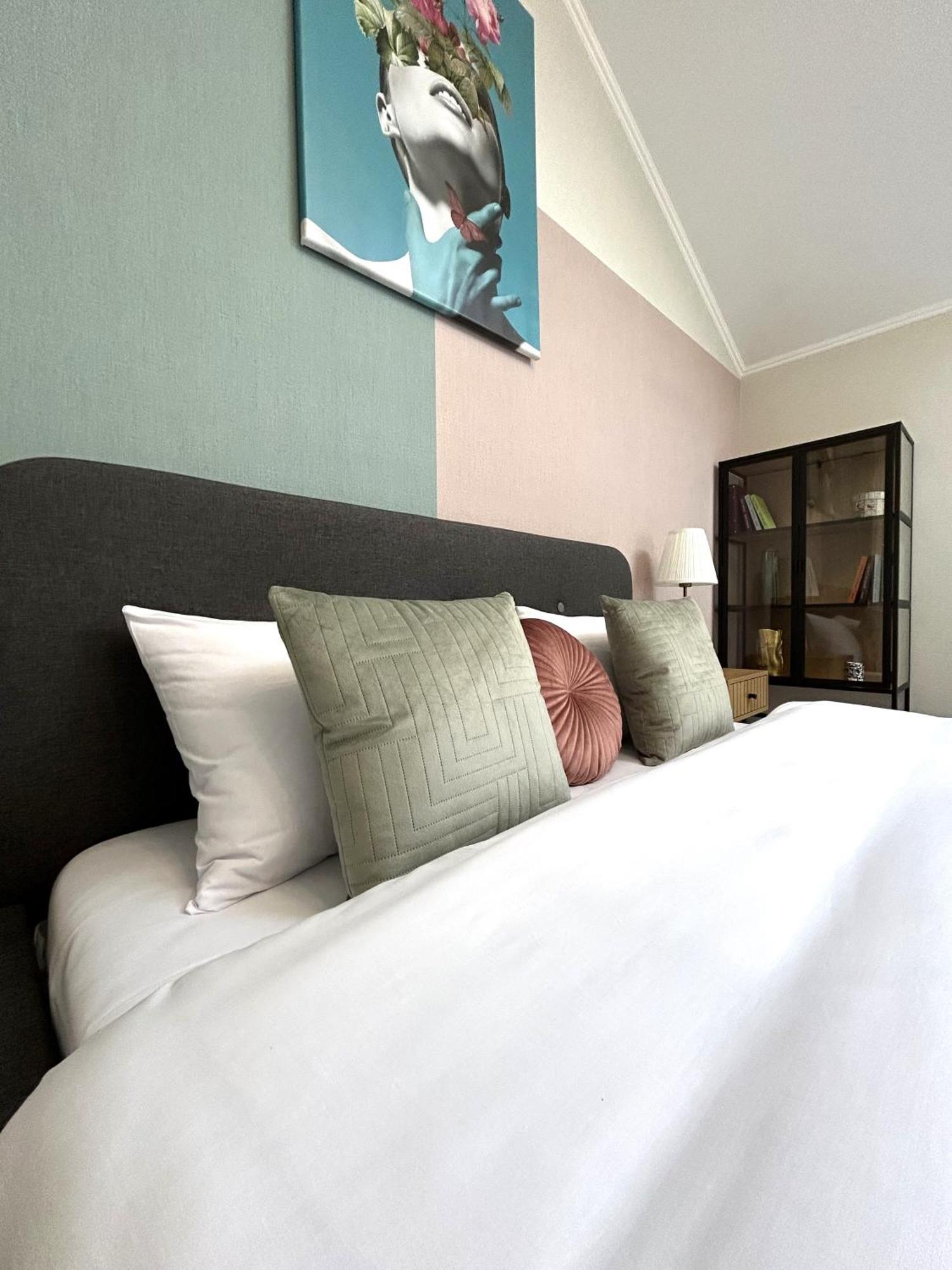 Modern Apartment, 5Mins To Rynok Square Lviv Exterior photo