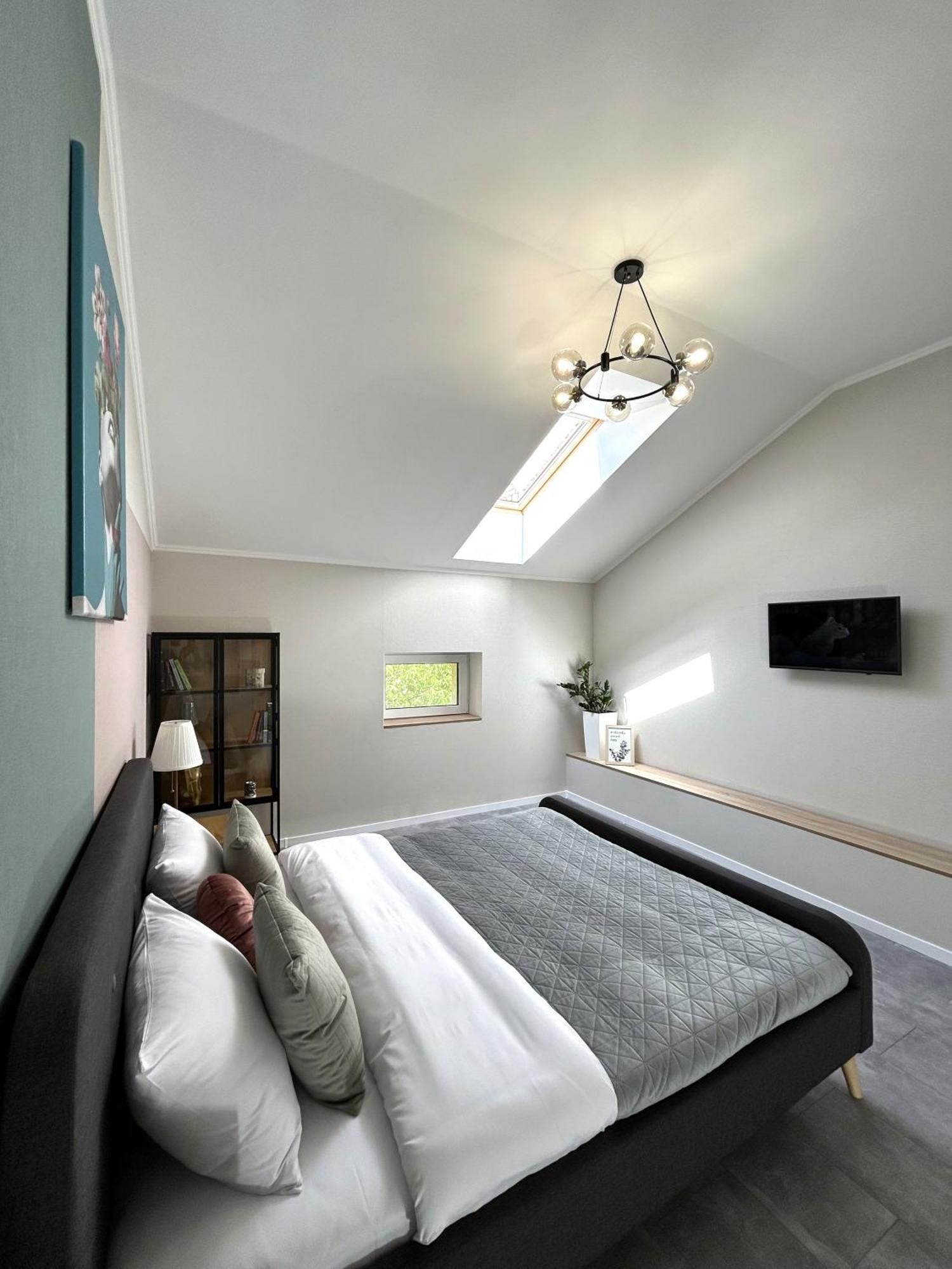 Modern Apartment, 5Mins To Rynok Square Lviv Exterior photo