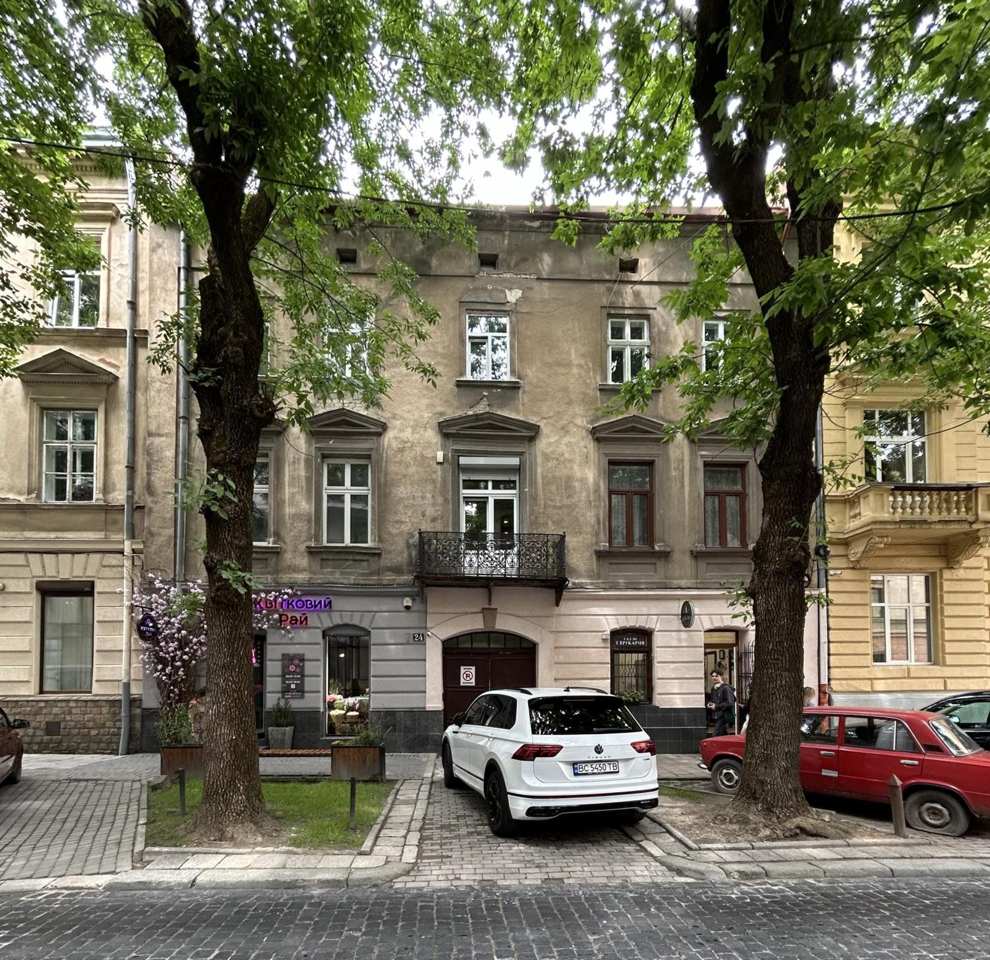Modern Apartment, 5Mins To Rynok Square Lviv Exterior photo